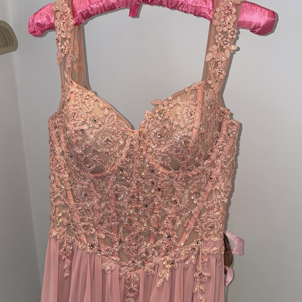Alfabeta gown - Picture 3 of 4